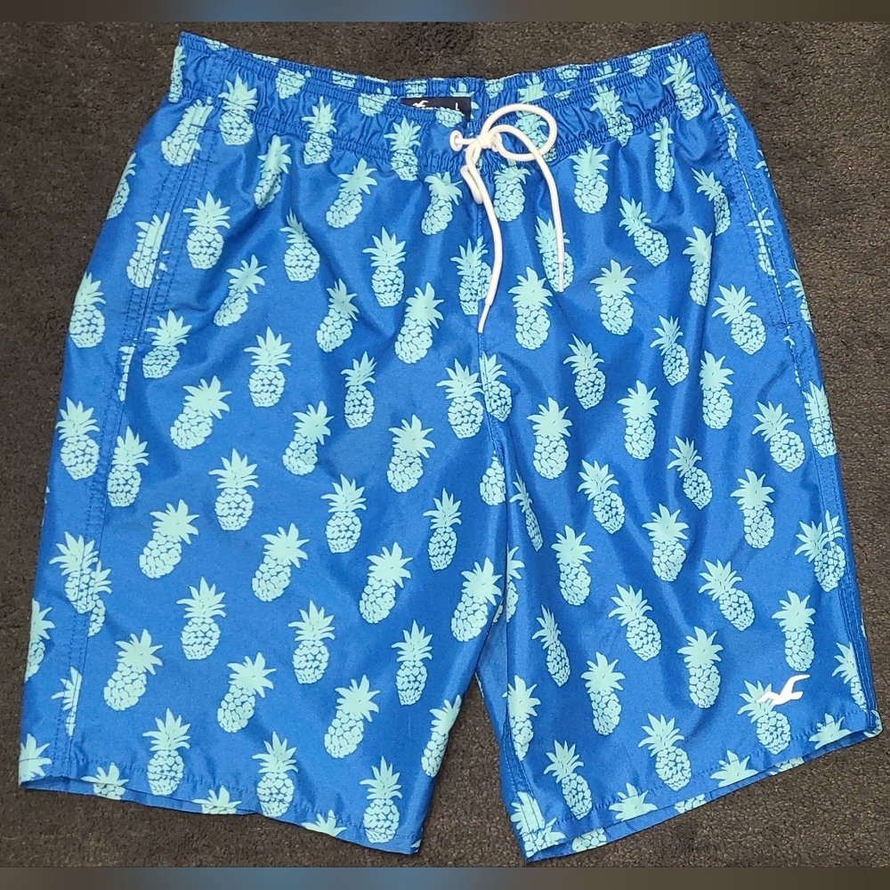 Hollister large swim trunks 🍍pineapples‎ LARGE